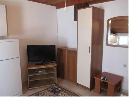 And Zora Apartment